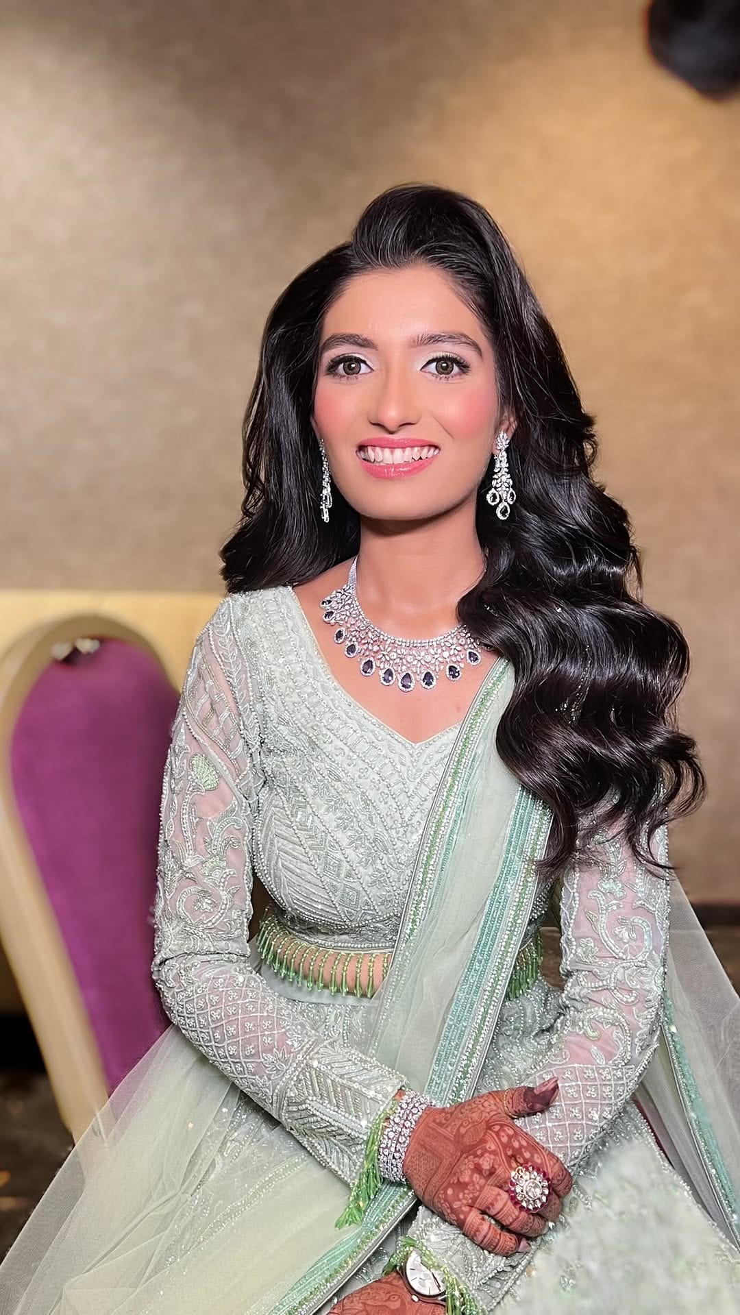 Post 6 by Hemali Bhatia Makeupartist 🧿 on Instagram (video)