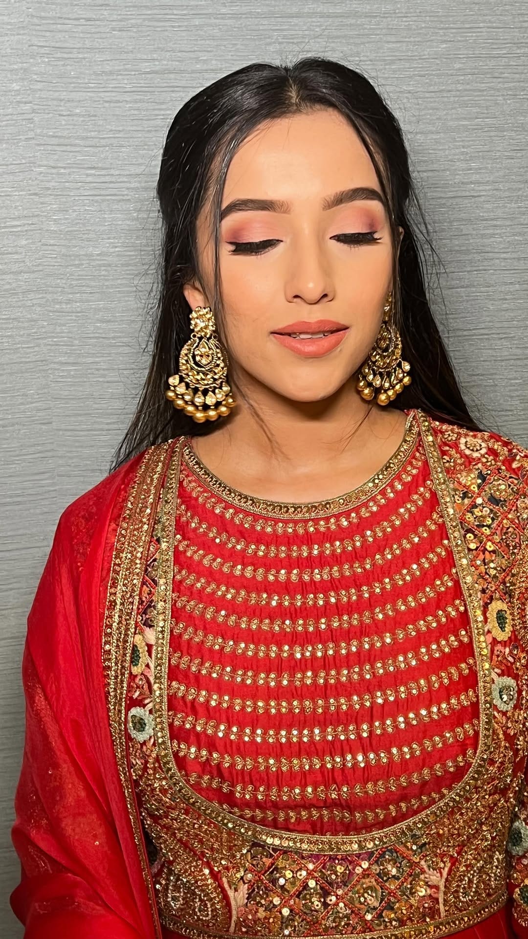 Post 2 by Hemali Bhatia Makeupartist 🧿 on Instagram (video)