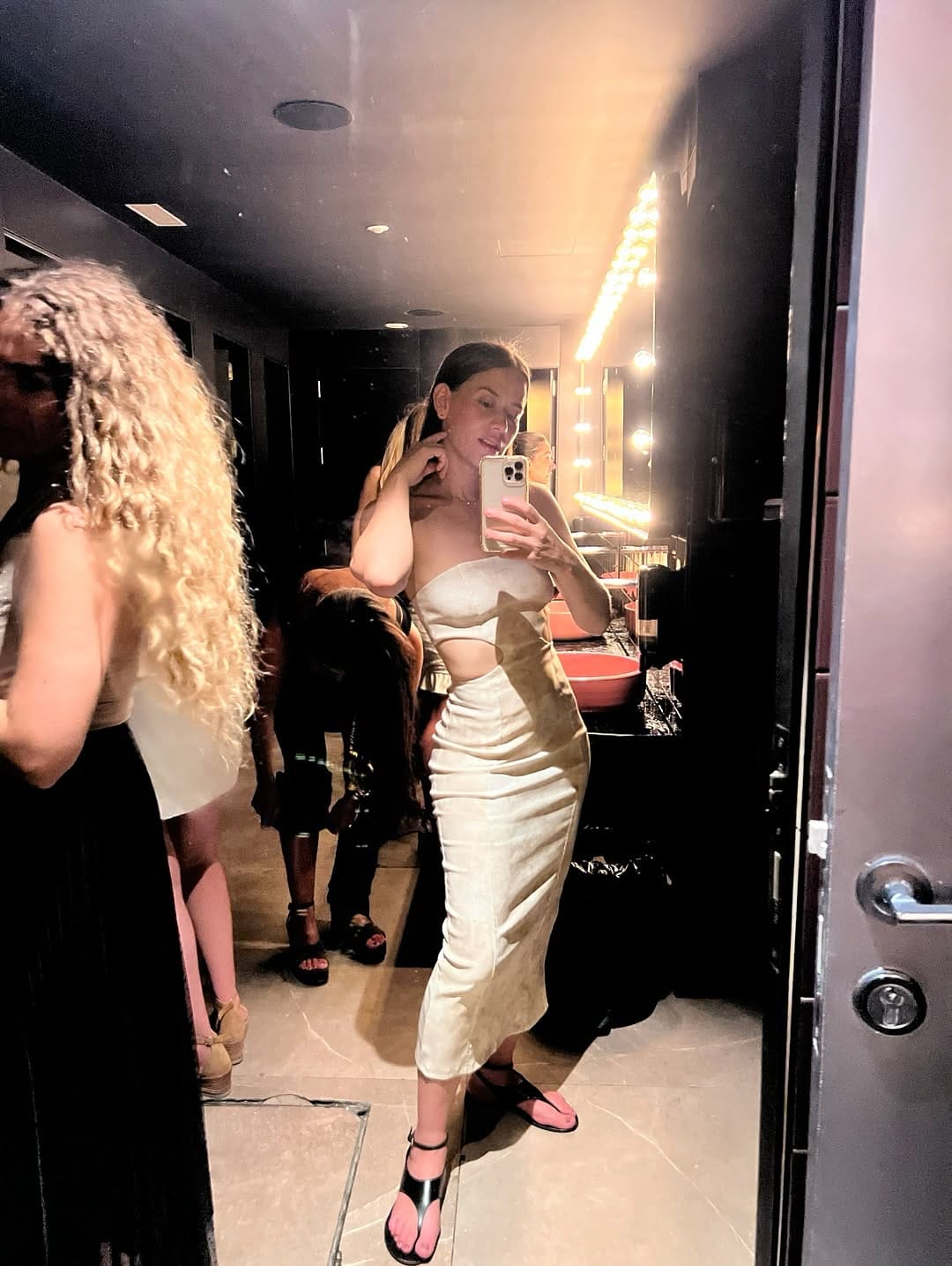 Post 7 by Iva Luna on Instagram (carousel)