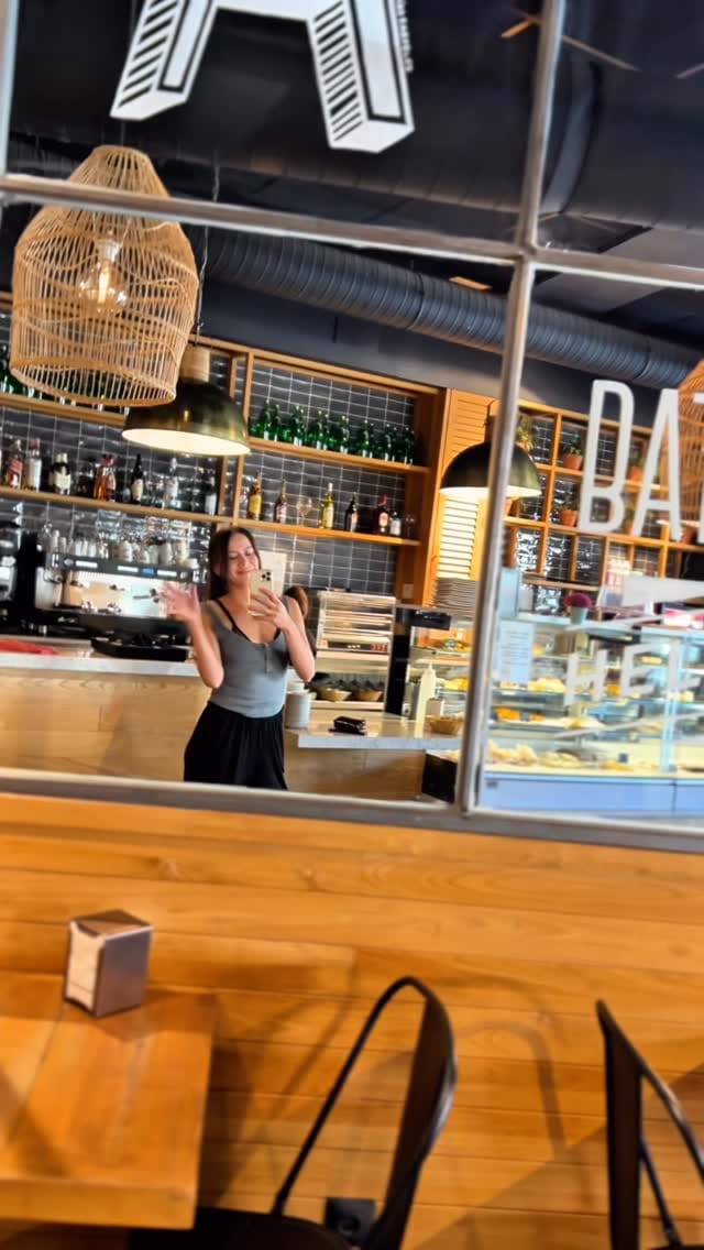 Post 5 by Iva Luna on Instagram (video)