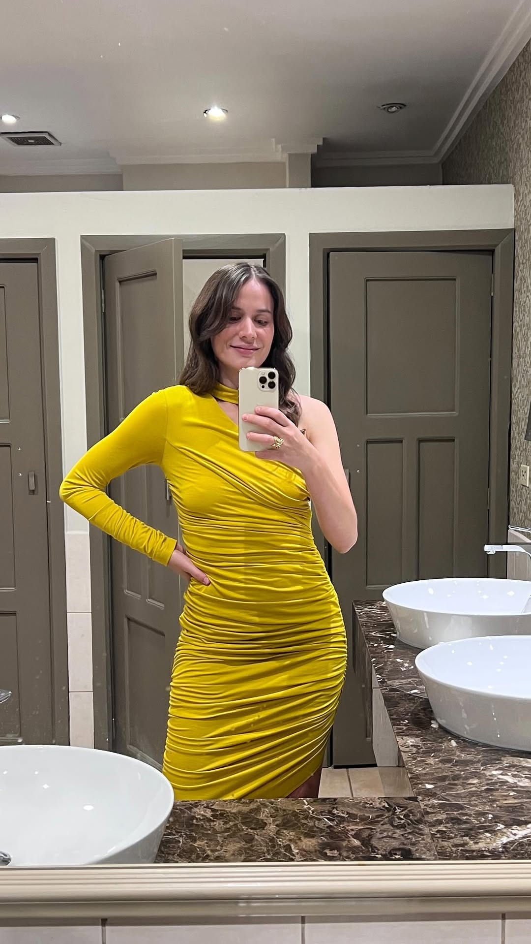 Post 8 by Iva Luna on Instagram (video)