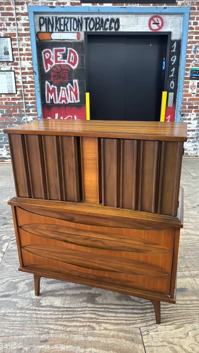 Post 2 by Glean Vintage 📍 Toledo, Ohio on Instagram (video)