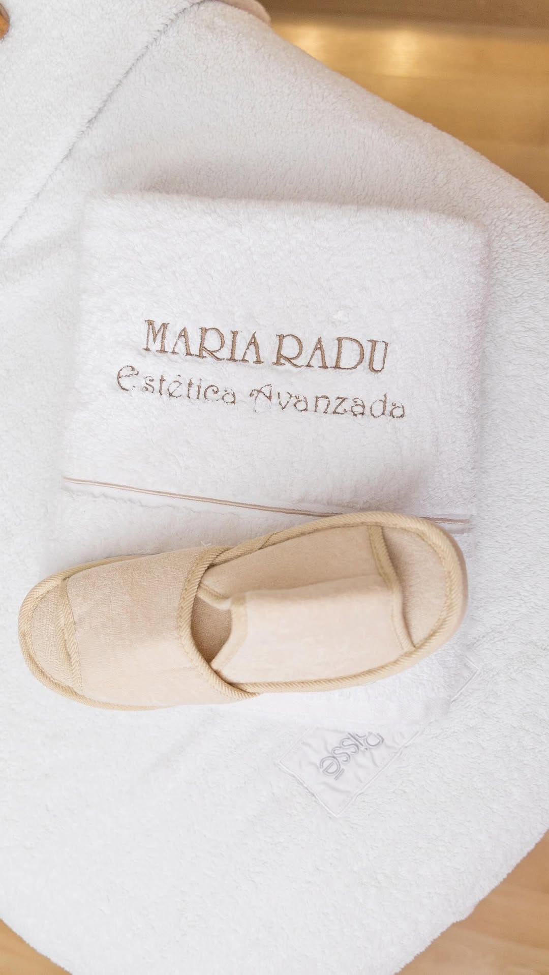 Post 1 by Maria Radu Beauty on Instagram (video)
