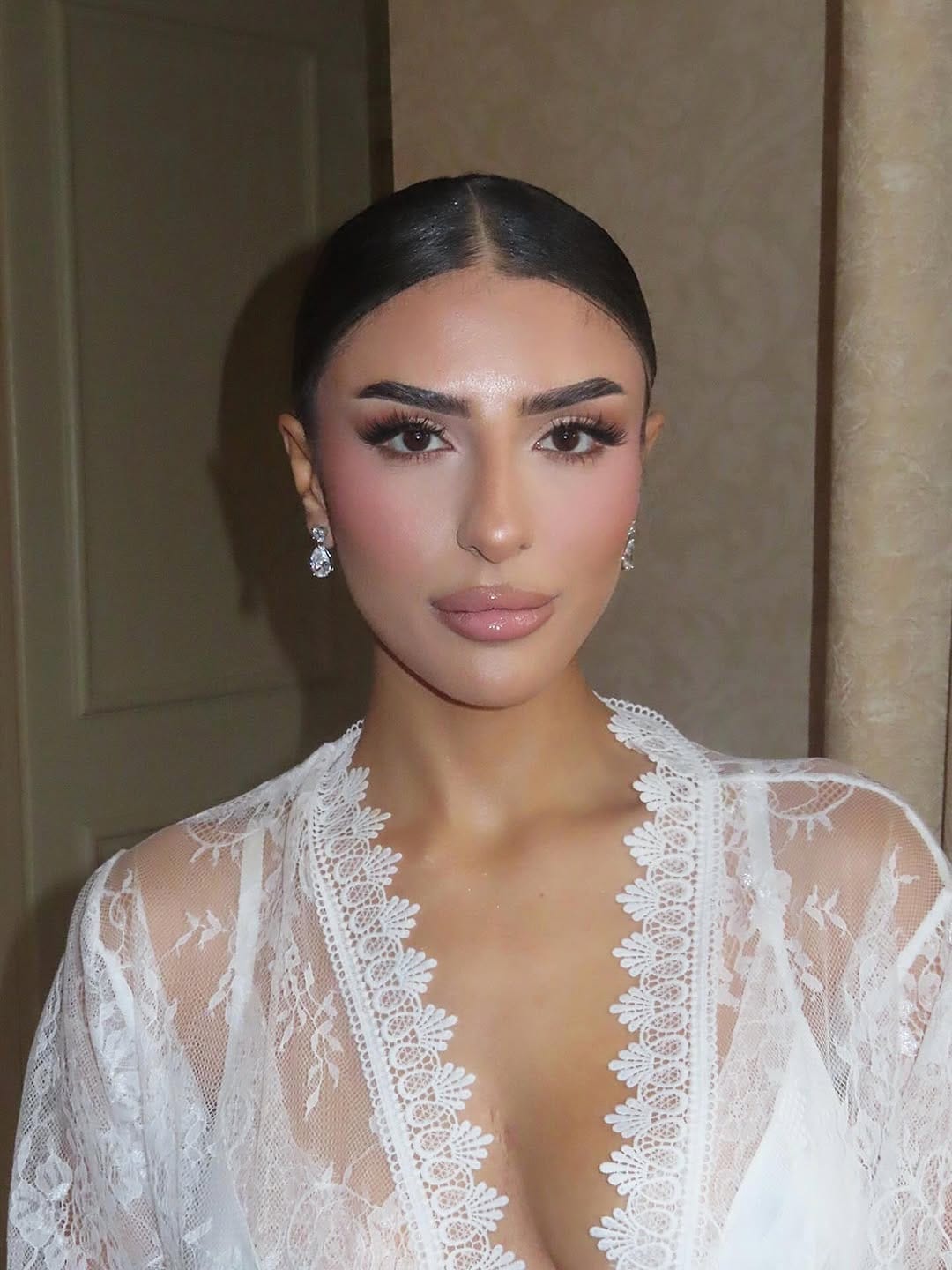 Post 8 by MEL MAKEUP on Instagram (carousel)