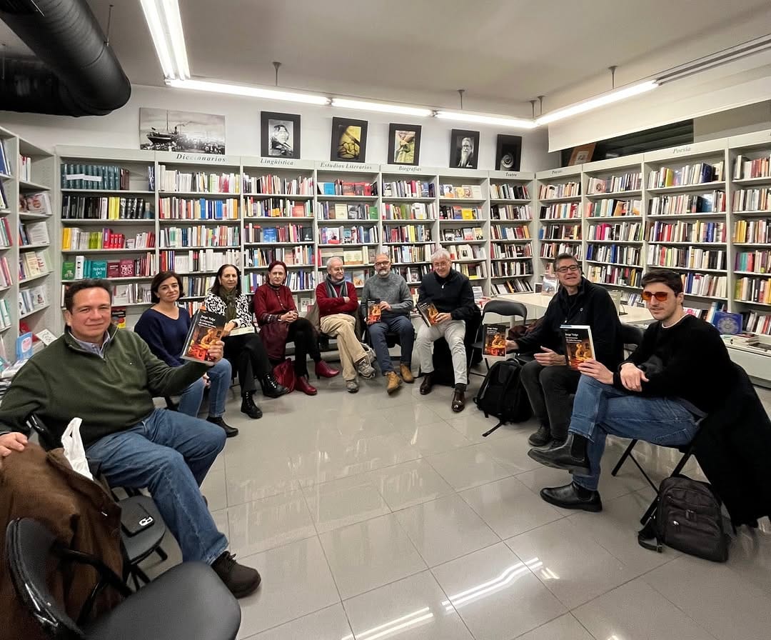 Post 4 by Librerías Picasso on Instagram (carousel)