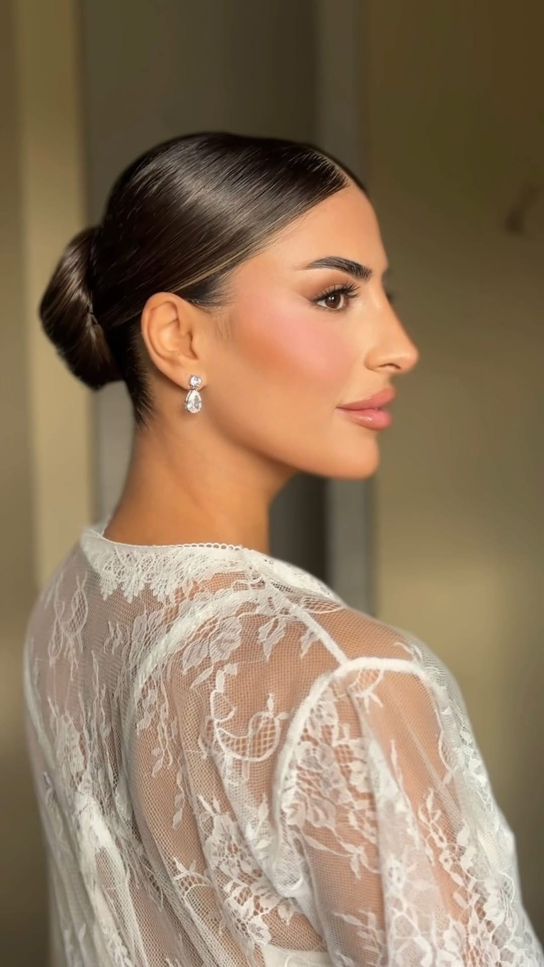 Post 6 by MEL MAKEUP on Instagram (video)