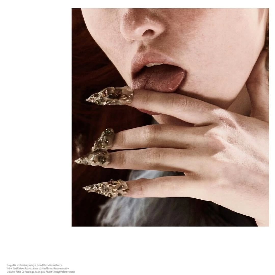 Post 7 by De Maria on Instagram (image)