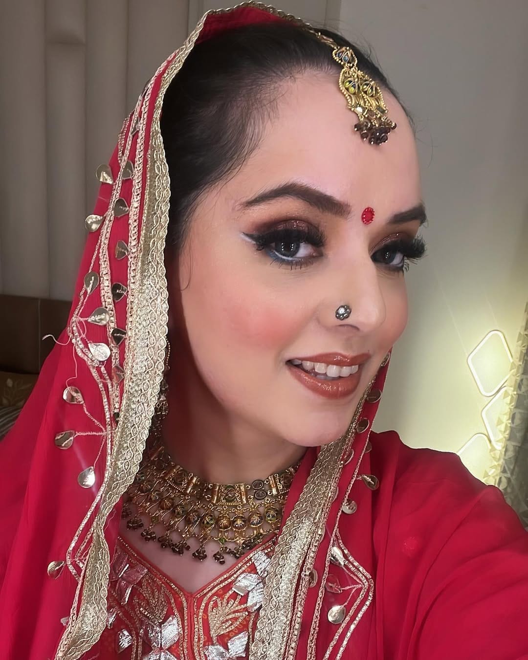 Post 3 by MakEoversBY SanGreena Baweja🧿 on Instagram (image)