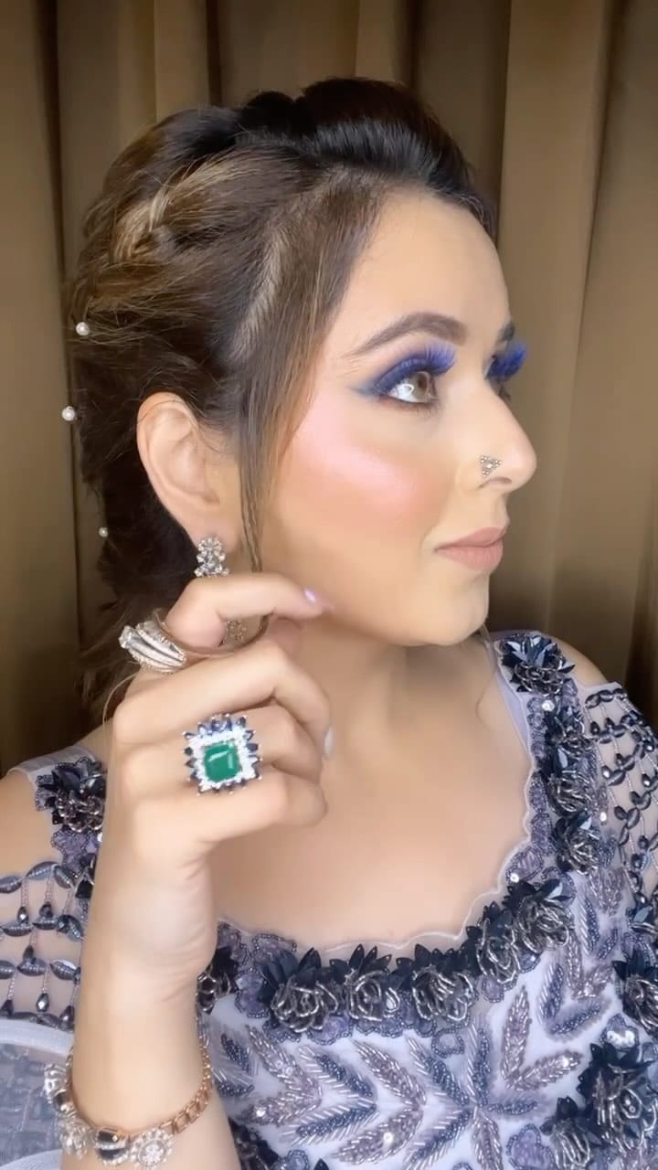 Post 6 by MakEoversBY SanGreena Baweja🧿 on Instagram (video)