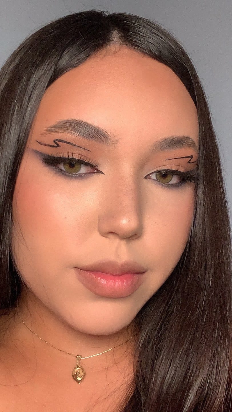 Post 4 by Ibri Díaz | Beauty Content Creator | Maquilladora on Instagram (video)