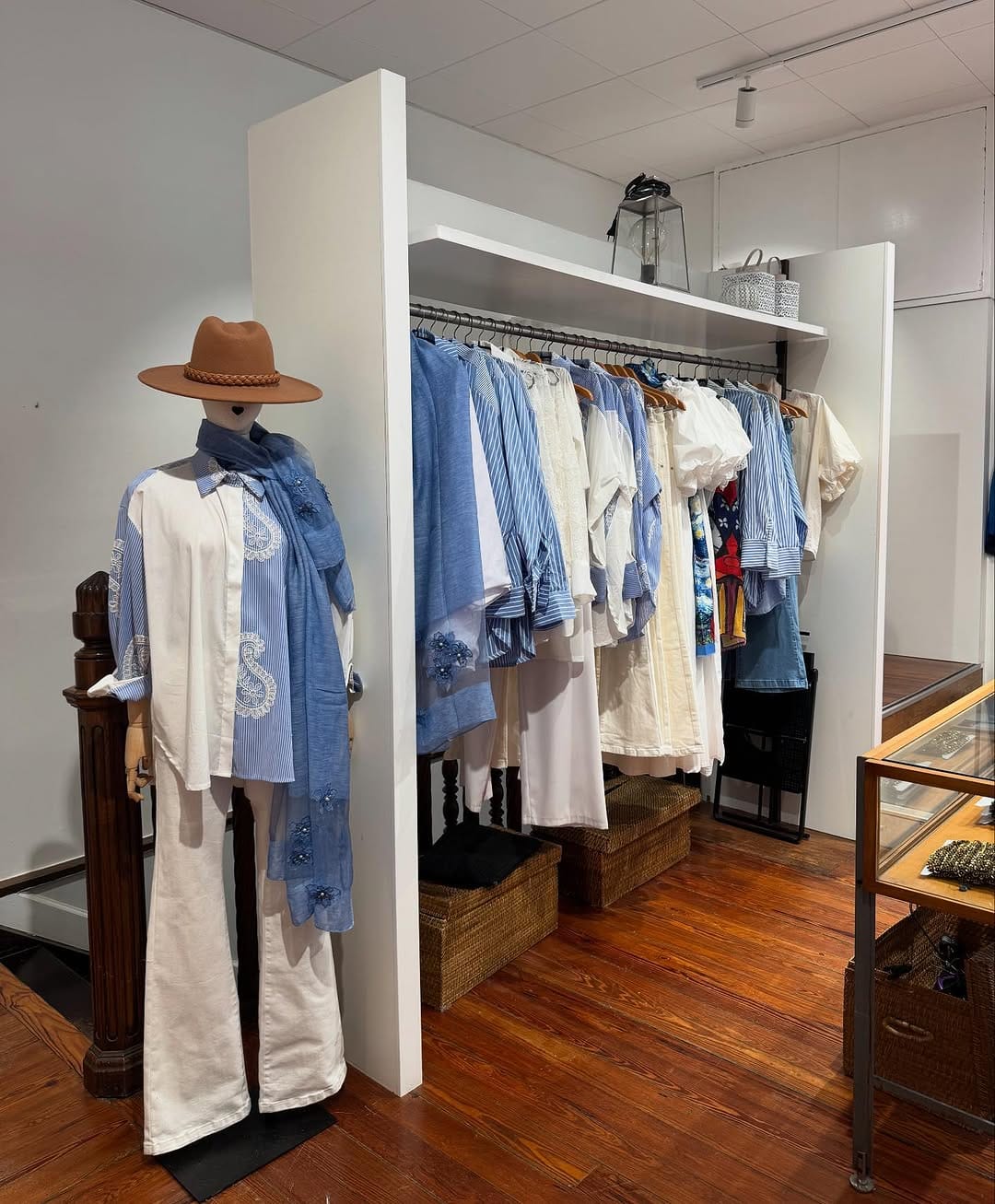 Post 6 by Tienda de ropa de mujer 📍San Sebastián on Instagram (carousel)