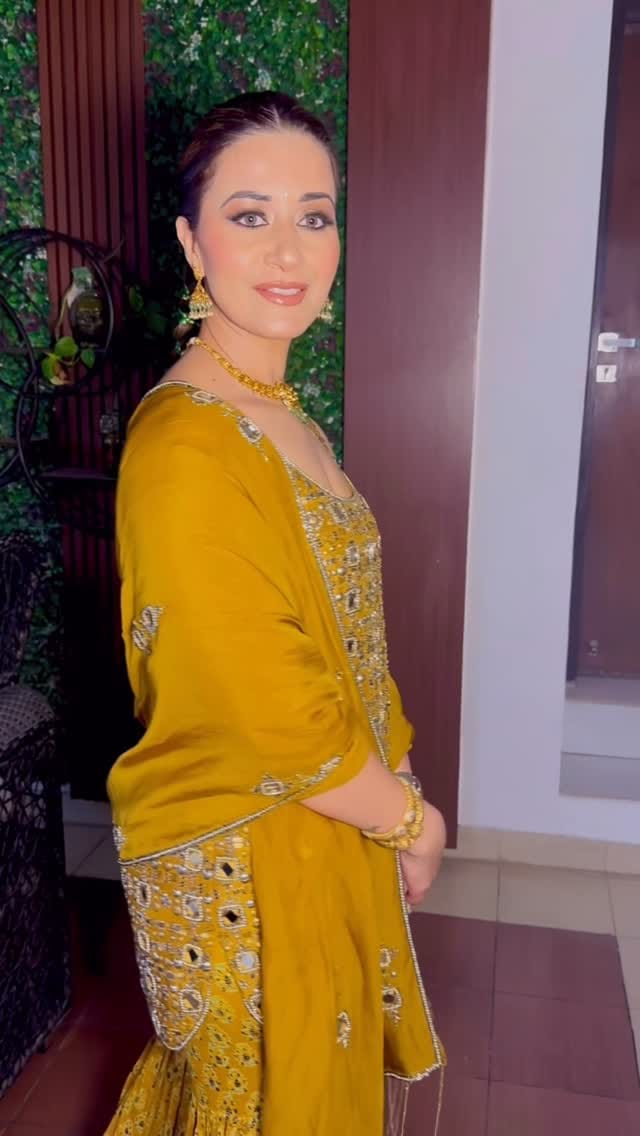 Post 6 by Kanika Nagpal on Instagram (video)