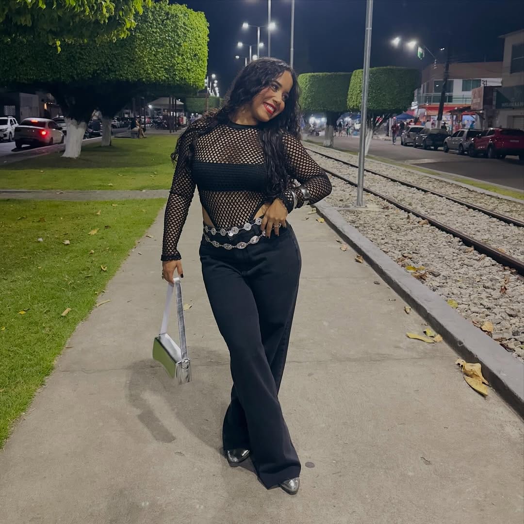 Post 8 by Lívia Vitória on Instagram (carousel)