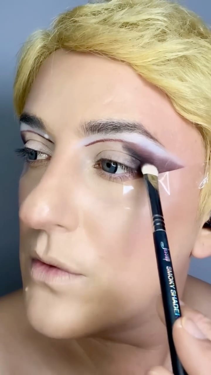 Post 7 by Dani Dopazo / Makeup Artist on Instagram (video)