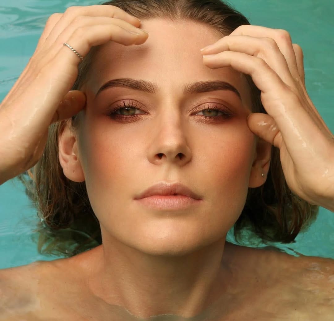 Post 9 by MAKE UP ARTIST on Instagram (image)