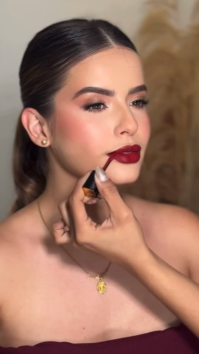 Post 3 by Jennifer Garcia - Maquilladora Valencia on Instagram (video)