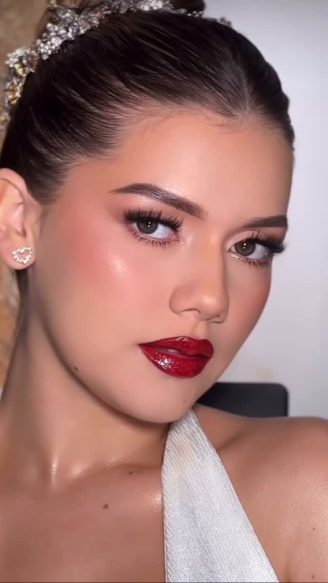 Post 2 by Jennifer Garcia - Maquilladora Valencia on Instagram (video)
