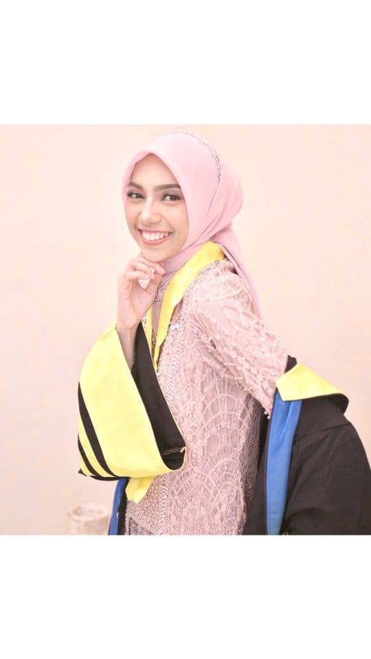 Post 2 by Dinda Saputri on Instagram (video)