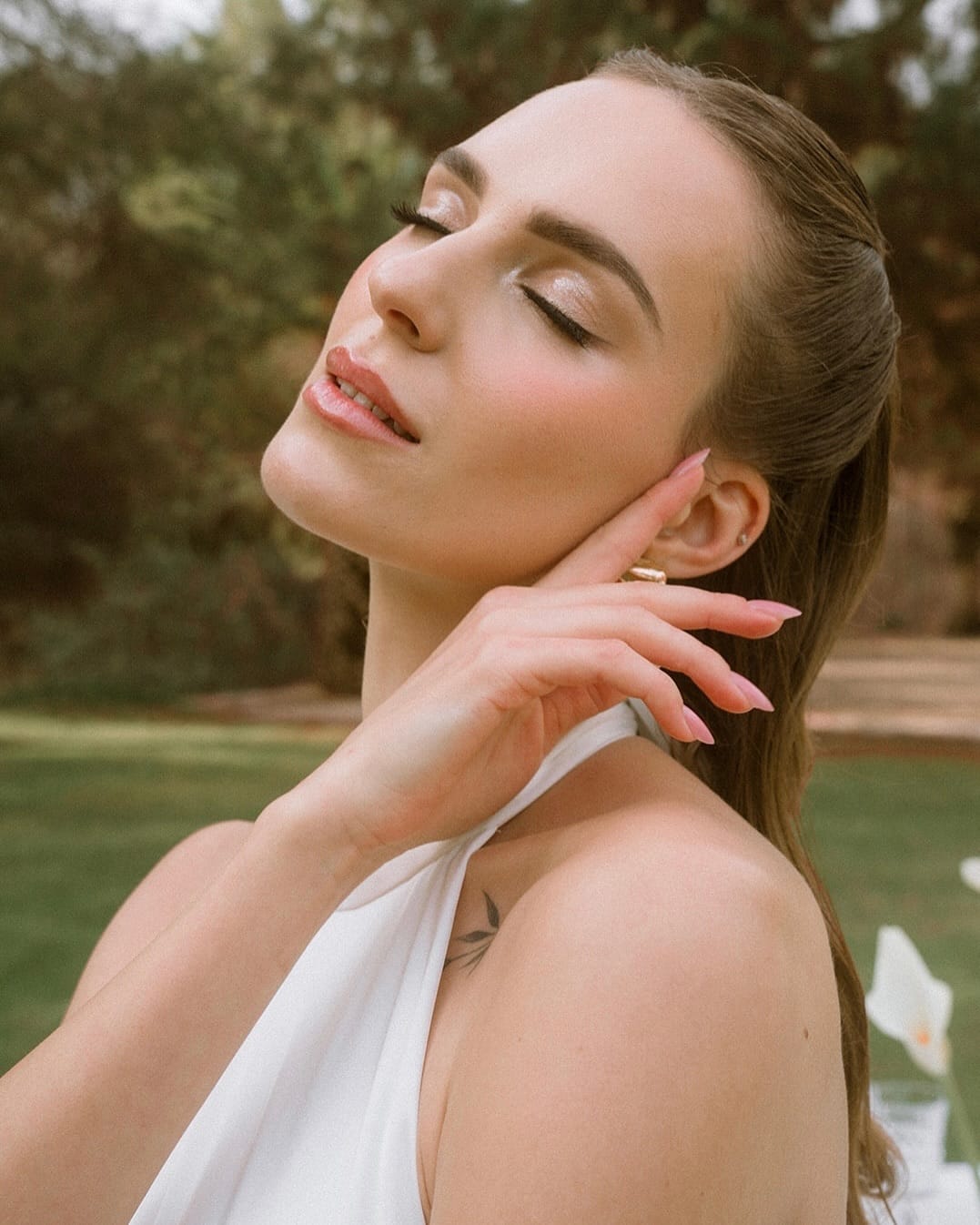 Post 9 by Raquel Castillo - Wedding makeup artist on Instagram (carousel)