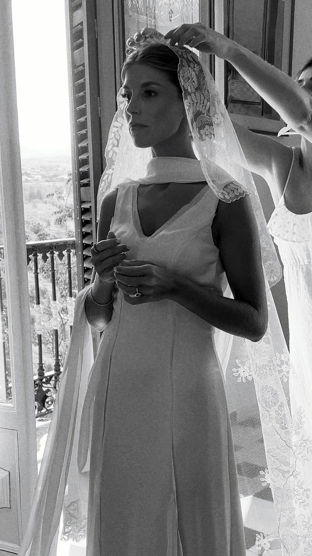 Post 4 by Raquel Castillo - Wedding makeup artist on Instagram (video)