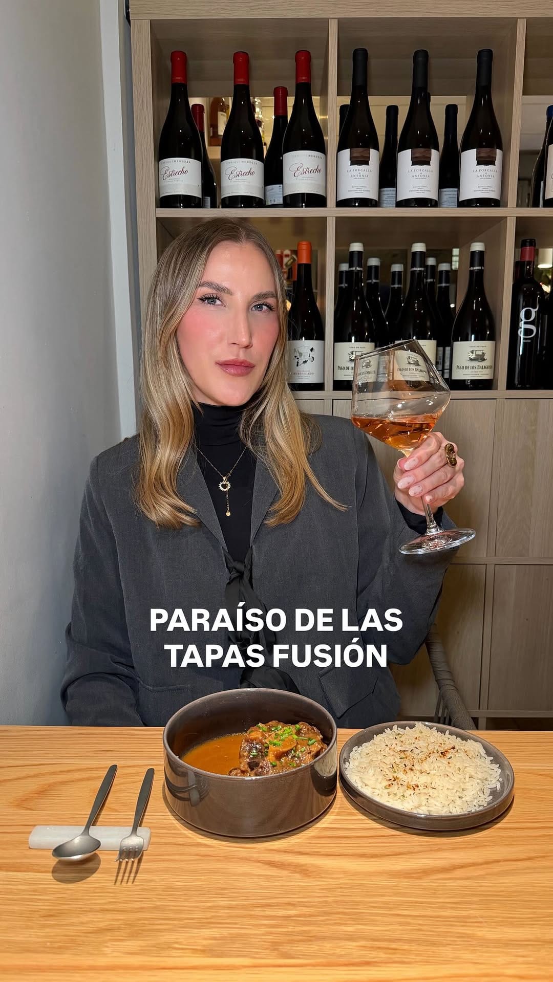 Post 9 by Karolina Blondie on Instagram (video)