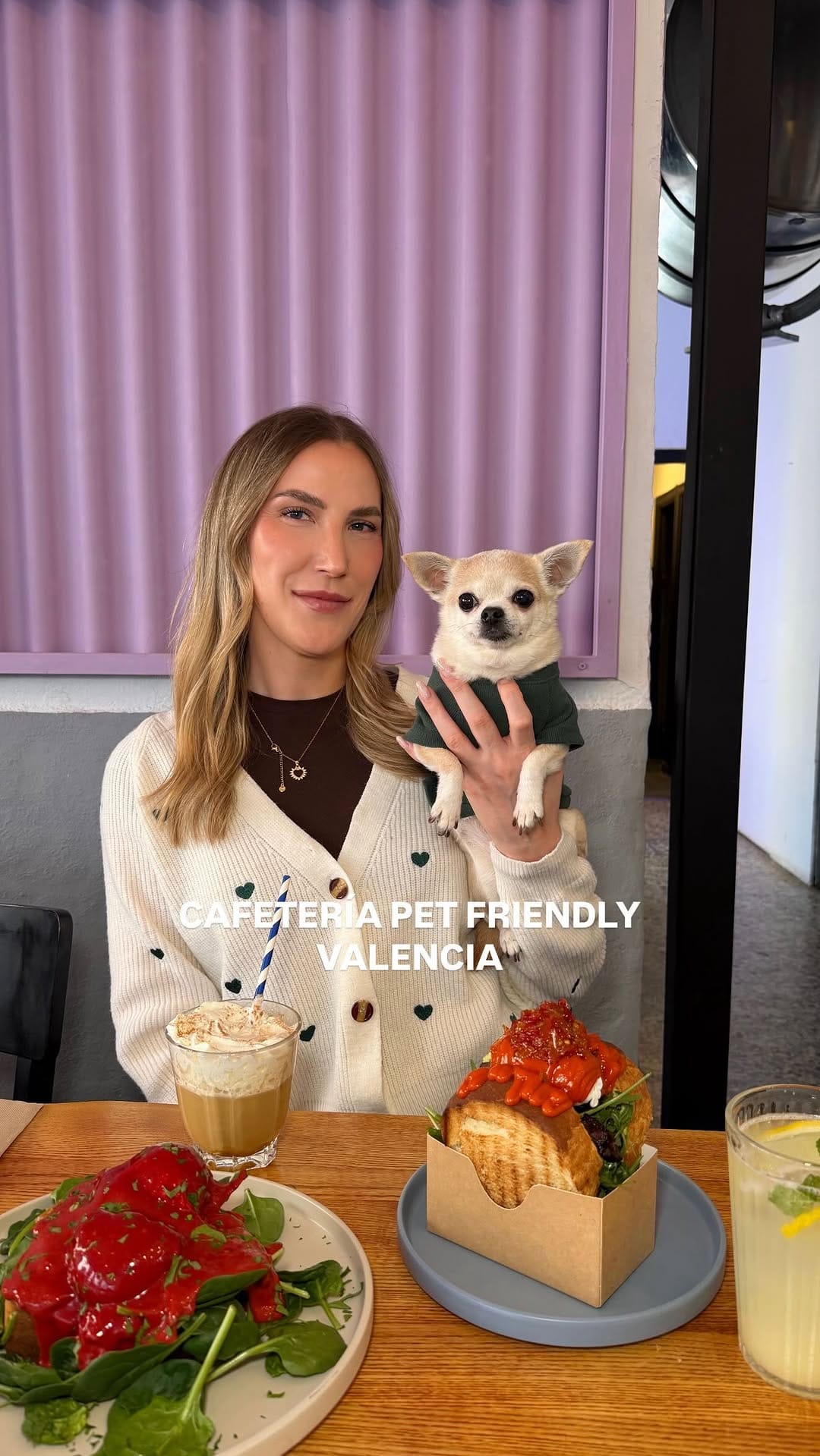 Post 4 by Karolina Blondie on Instagram (video)