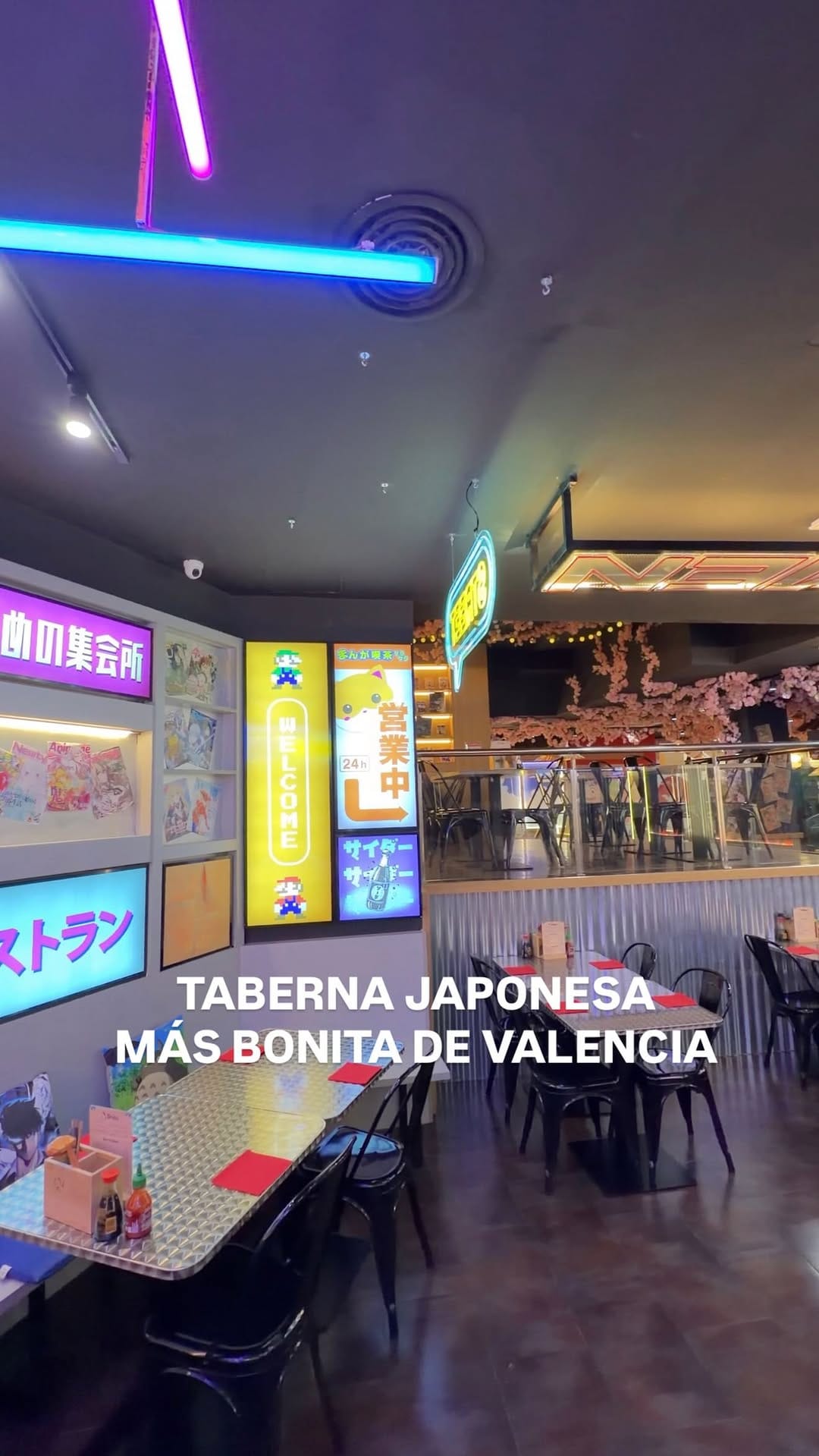 Post 5 by Karolina Blondie on Instagram (video)