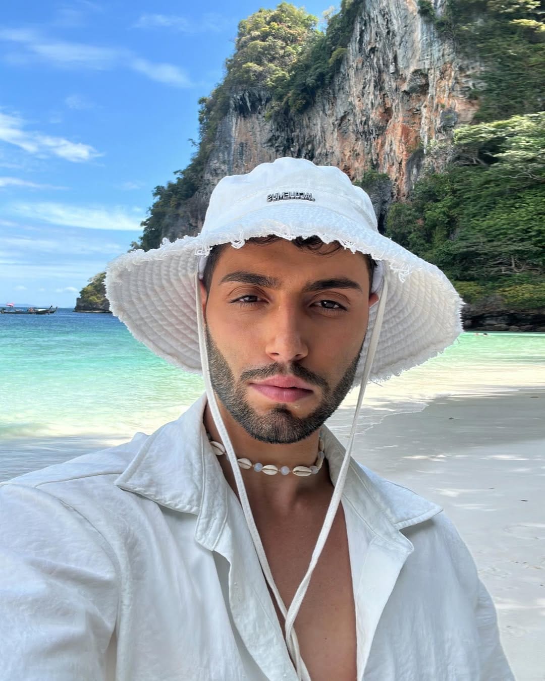 Post 9 by A n c o r  H d e z   R. on Instagram (carousel)