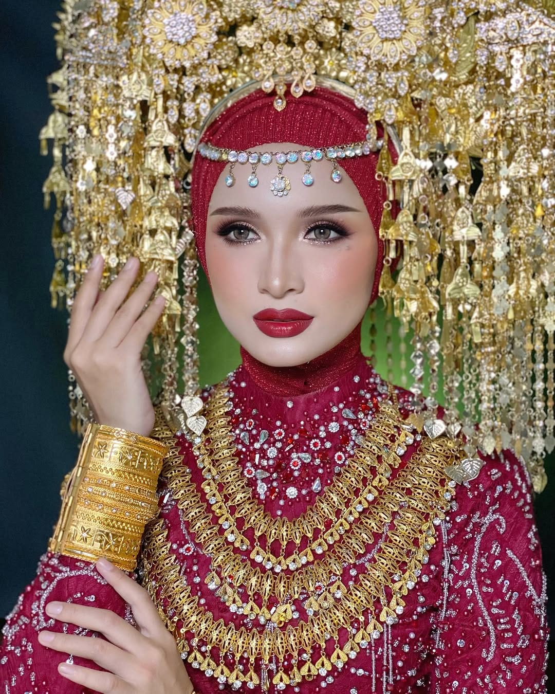 Post 10 by PROFESSIONAL MAKE UP ARTIST on Instagram (carousel)