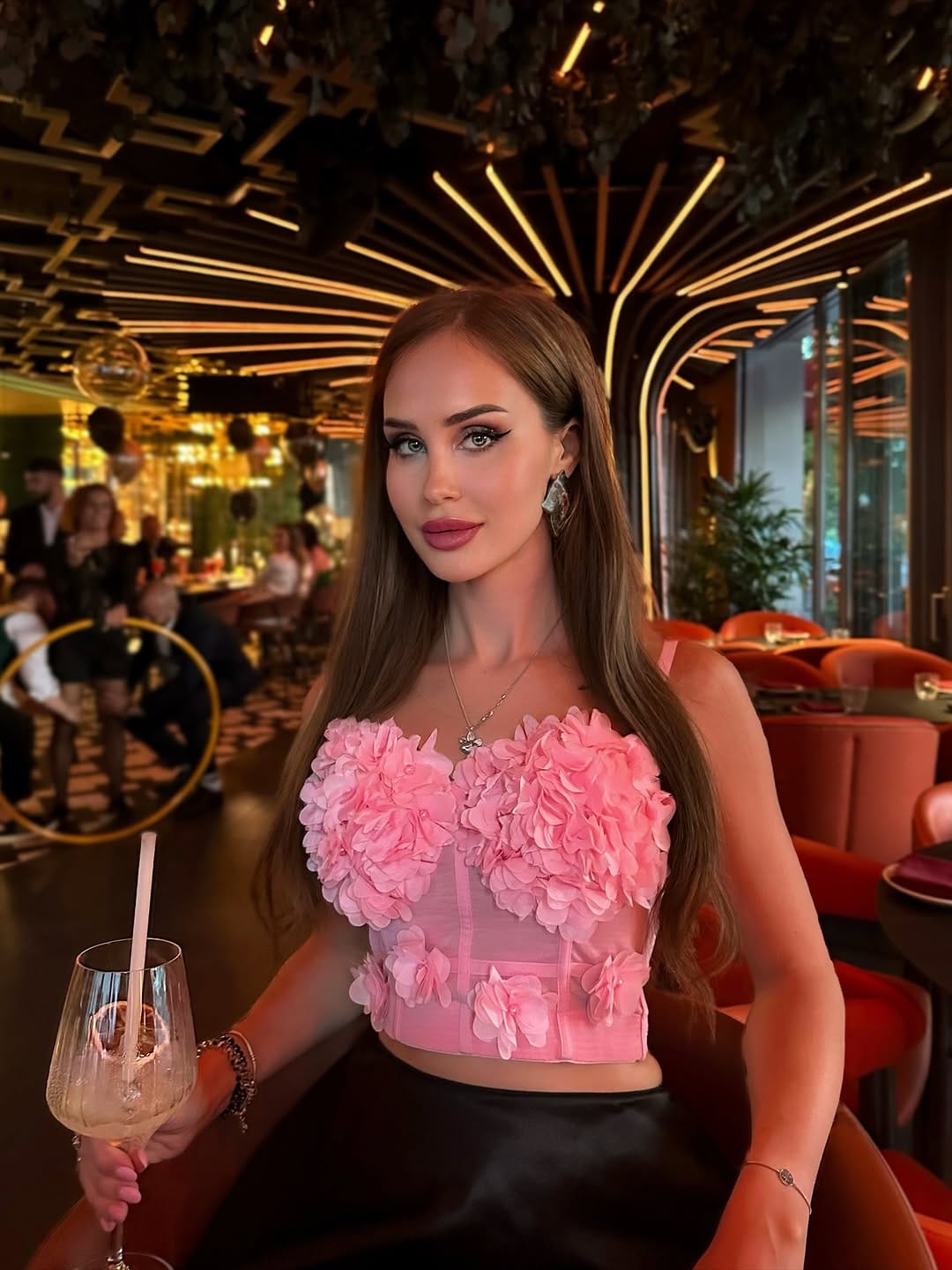 Post 5 by 𝕯𝖆𝖗𝖎𝖆 🖤 on Instagram (carousel)
