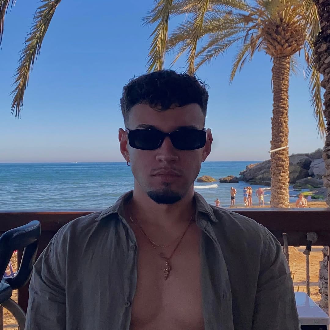 Post 10 by JOSE DAVID on Instagram (carousel)