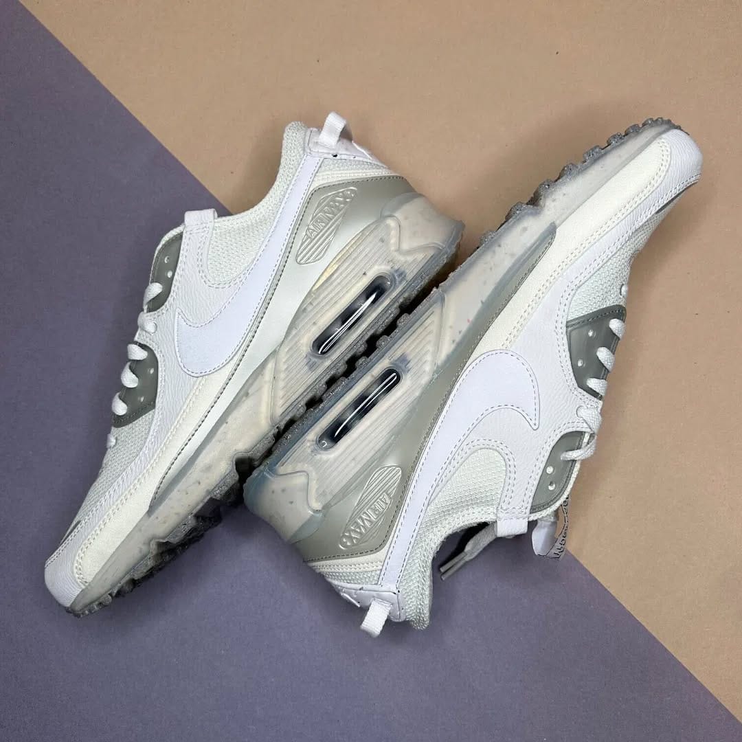 Post 3 by ❤️ Loversneakers.com on Instagram (image)