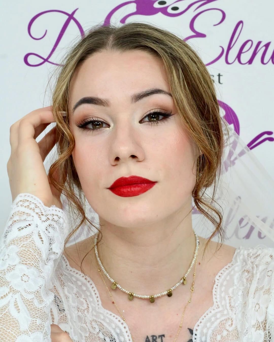 Post 8 by Maquilladora profesional on Instagram (carousel)