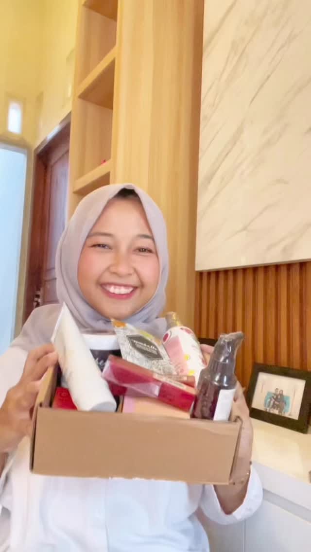 Post 4 by Ayu | Review Skincare Makeup on Instagram (video)
