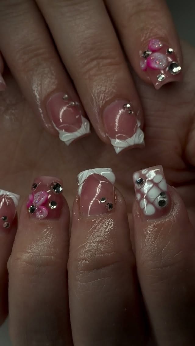 Post 10 by Oahu nail tech📍 on Instagram (video)