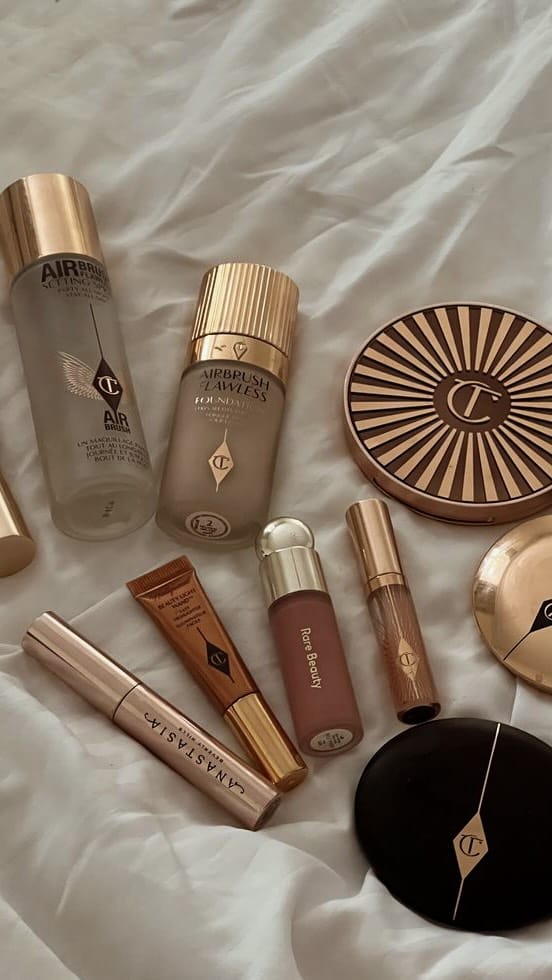 Post 1 by MAKEUP ARTIST & HAIRSTYLIST BARCELONA on Instagram (video)