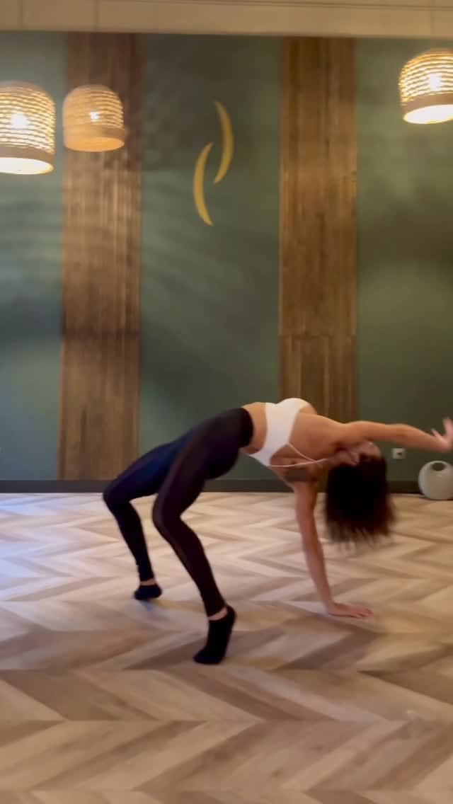 Post 6 by Anastasia Vladimirovna on Instagram (video)