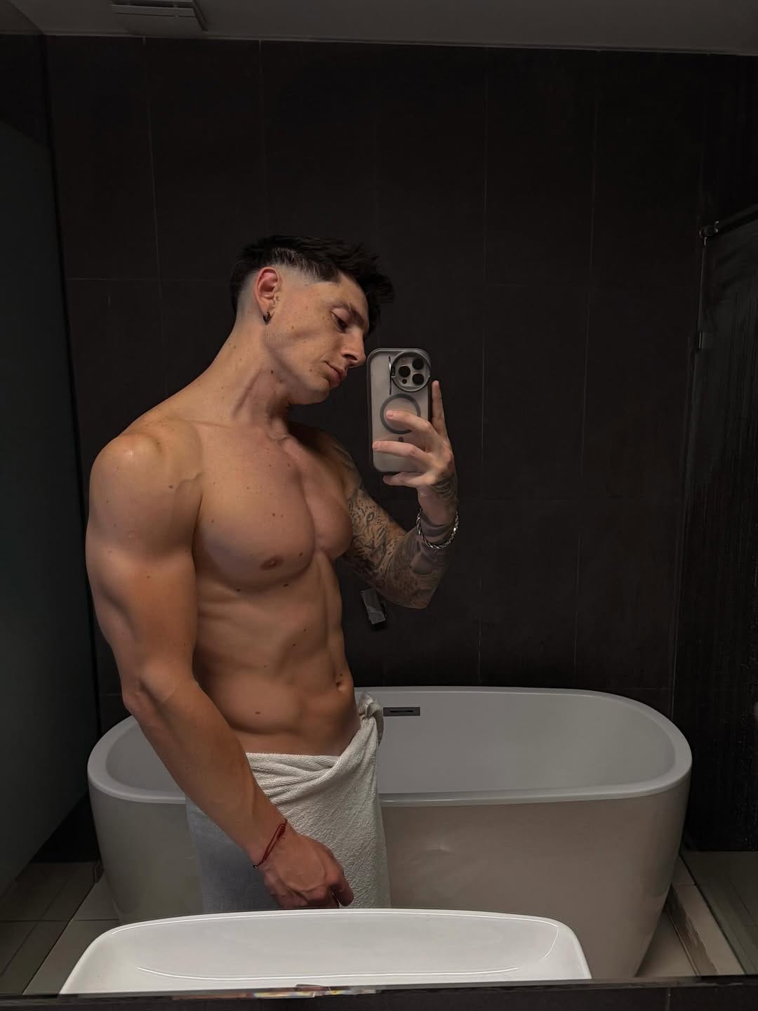 Post 5 by 𝑵𝒊𝒄𝒐 𝑬𝒔𝒄𝒐𝒃𝒊𝒍𝒍𝒂𝒏𝒂 on Instagram (carousel)