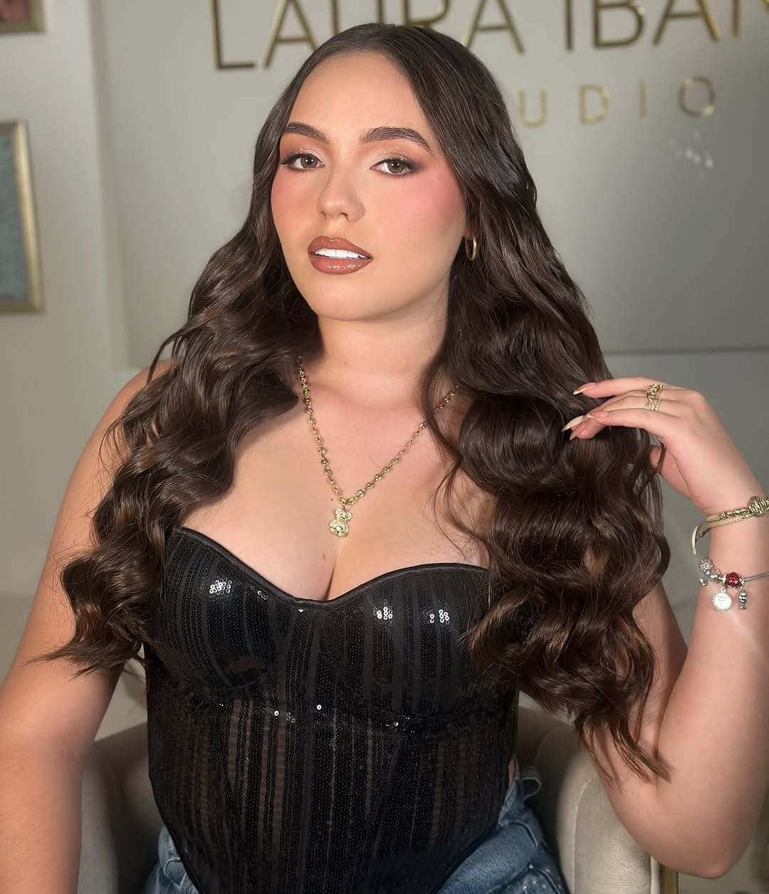 Post 2 by 𝐋𝐀𝐔𝐑𝐀 𝐈𝐁𝐀Ñ𝐄𝐙 |  𝐌𝐀𝐊𝐄𝐔𝐏 𝐎𝐂𝐀Ñ𝐀 on Instagram (carousel)