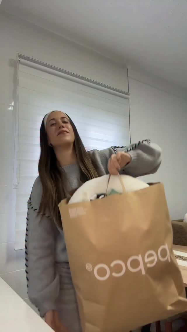 Post 2 by 𝐕𝐀𝐍𝐄𝐒𝐀 𝐃𝐈𝐀𝐙 on Instagram (video)