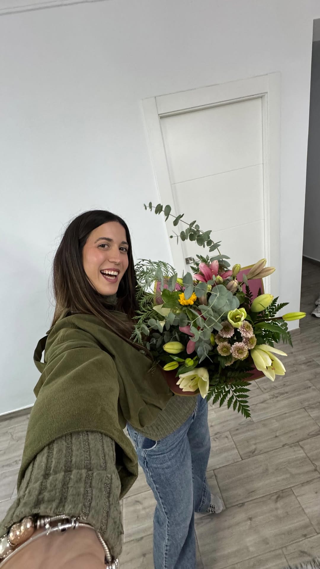 Post 7 by 𝐕𝐀𝐍𝐄𝐒𝐀 𝐃𝐈𝐀𝐙 on Instagram (video)