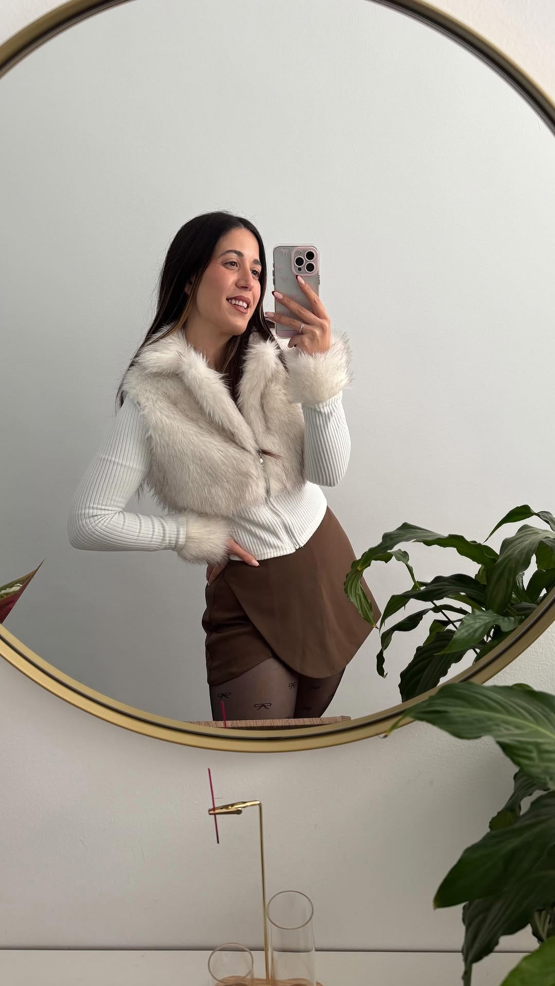 Post 5 by 𝐕𝐀𝐍𝐄𝐒𝐀 𝐃𝐈𝐀𝐙 on Instagram (video)