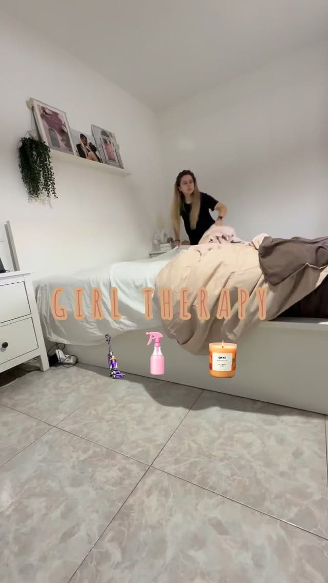 Post 10 by Albitamakeup on Instagram (video)