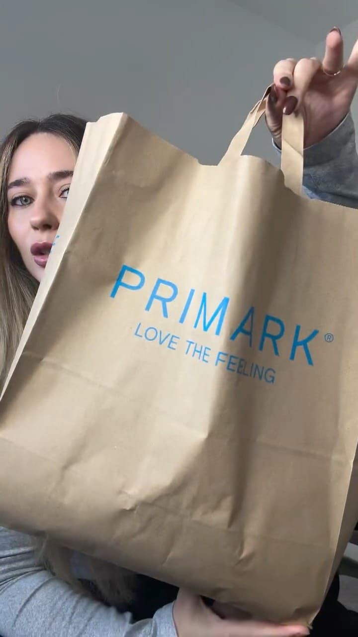 Post 7 by Albitamakeup on Instagram (video)