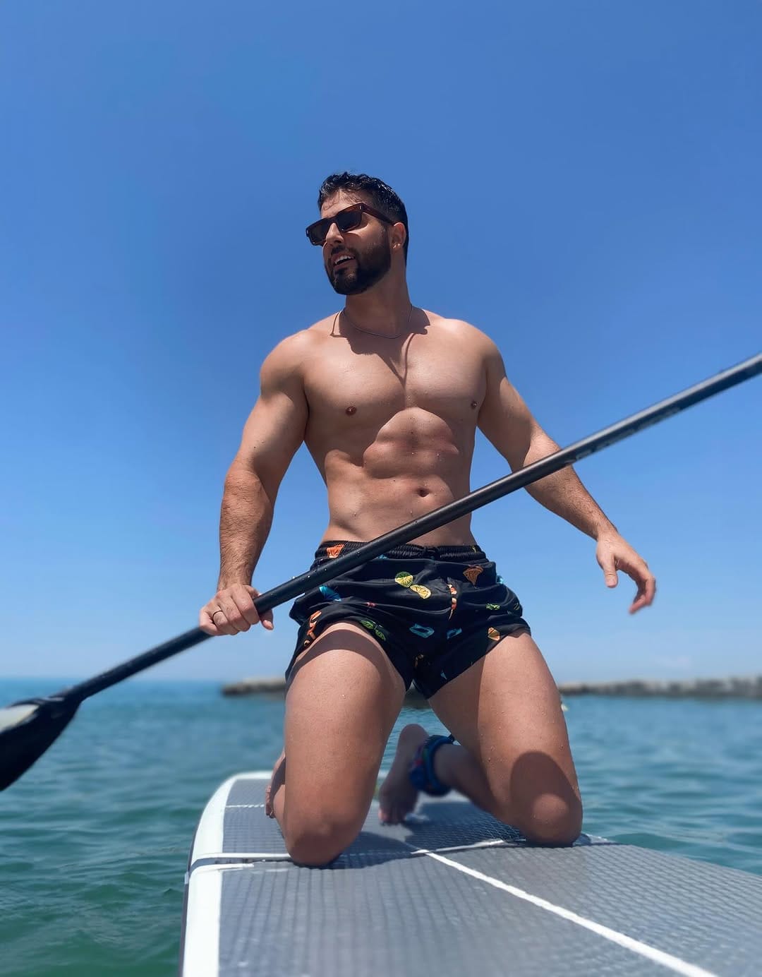 Post 10 by GEORGE on Instagram (image)
