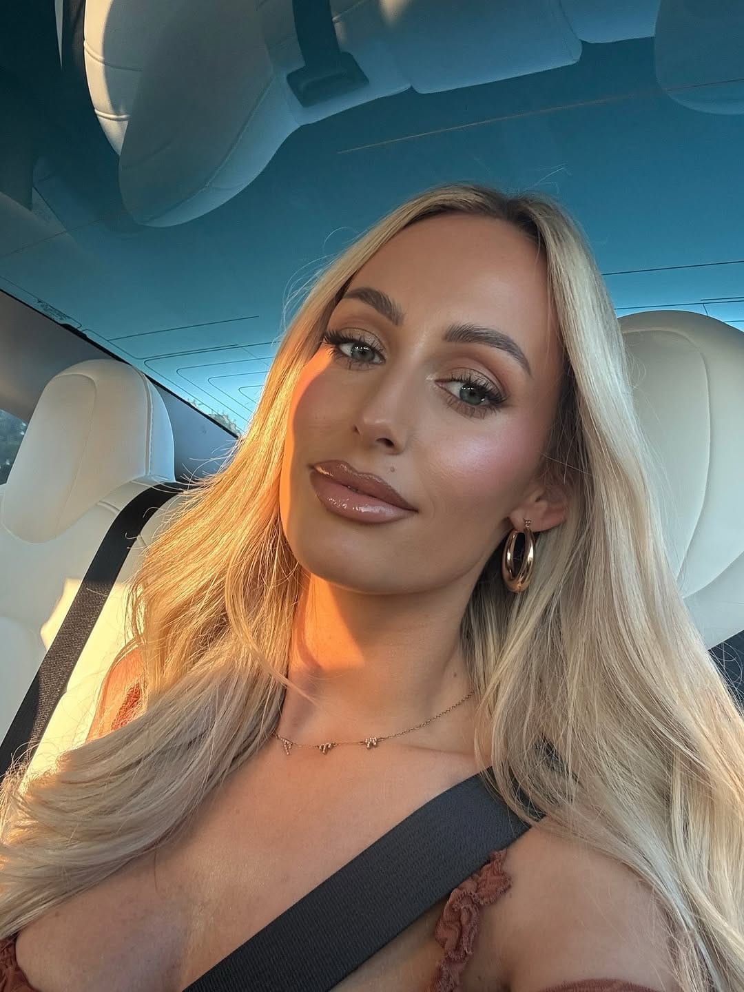 Post 2 by Amber Brooke 🎀 - Marbella Makeup Artist on Instagram (image)