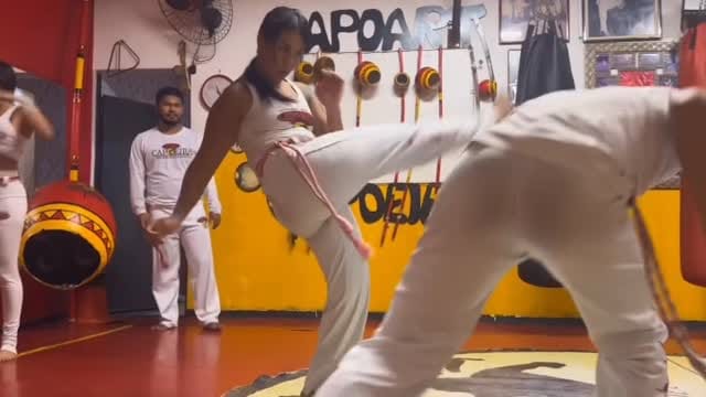 Post 1 by Vitória Carvalho on Instagram (video)