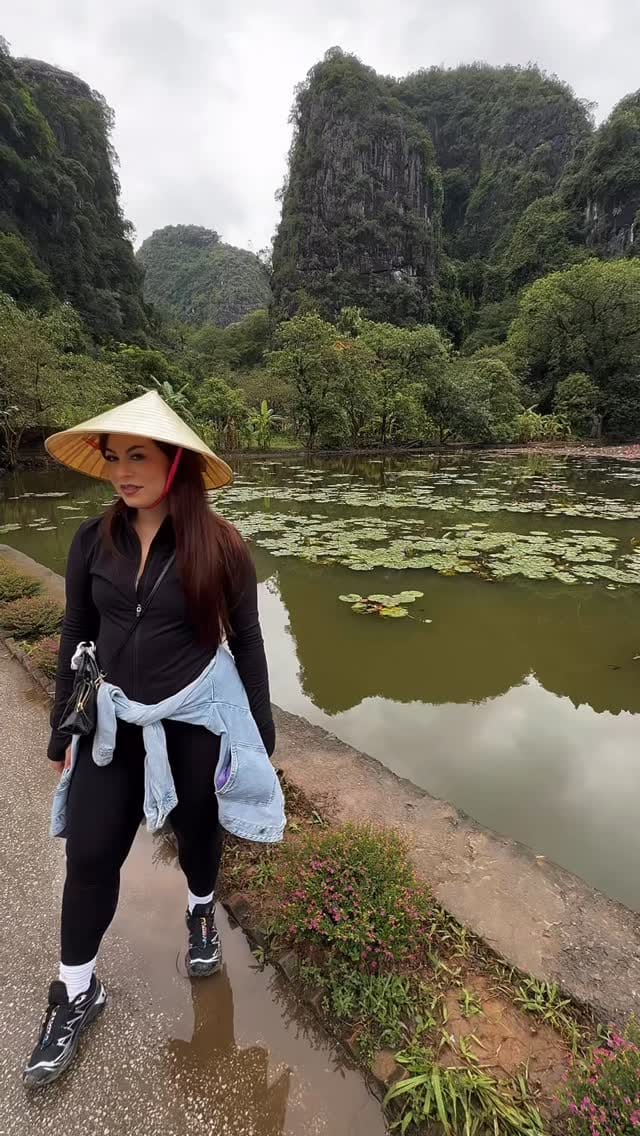 Post 1 by N E LA • H E R N Á N D E Z on Instagram (video)