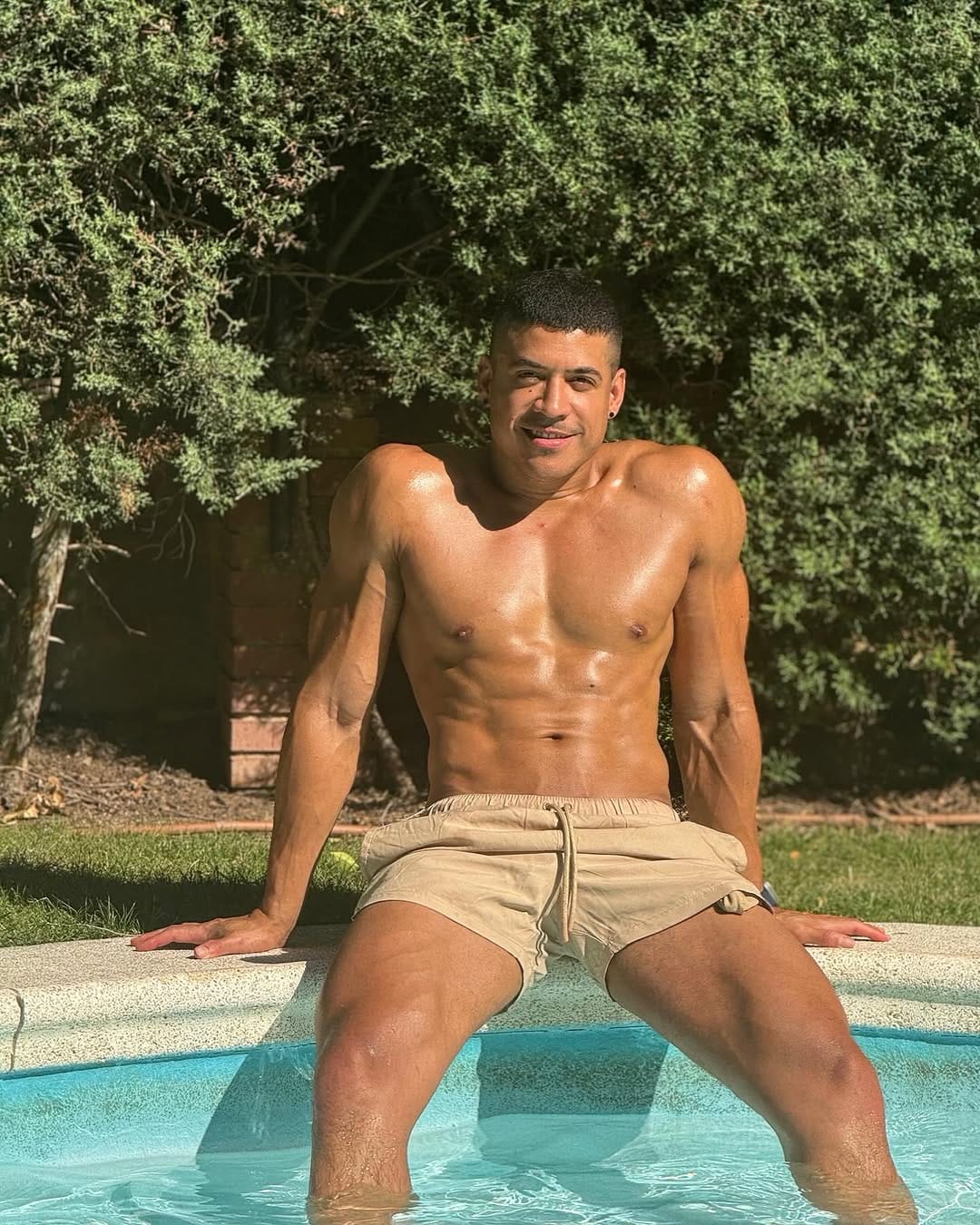 Post 10 by Jhonny Figuera on Instagram (carousel)