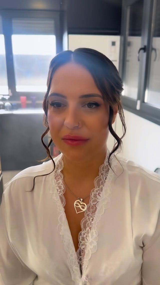 Post 3 by Elena 💮 Hairstylist + MakeUp Artist💮 on Instagram (video)